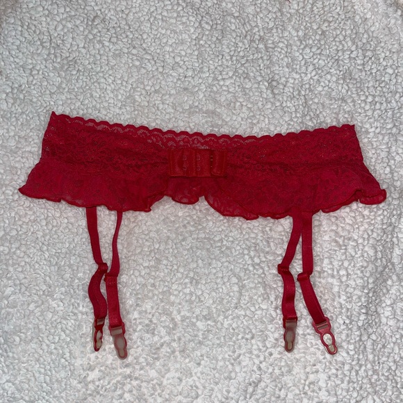 Victoria’s Secret garter belt - Picture 4 of 4
